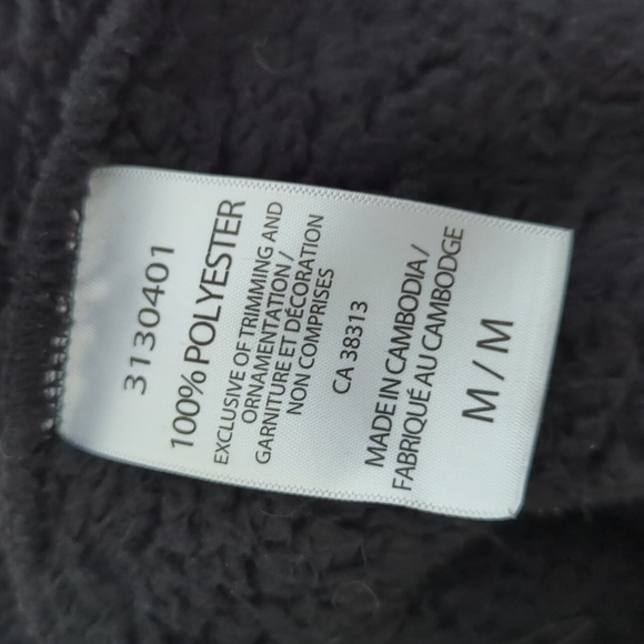 Size too small - Picture 4 of 4